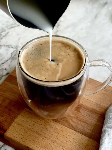 How to make Nespresso Americano (Easy Recipe) Nespresso Altissio Recipes, Nespresso Americano Recipe, Nespresso Recipes Original, Americano Recipe, French Vanilla Cappuccino, Cappuccino Recipe, Nespresso Coffee Capsules, Nespresso Recipes, Espresso Recipes