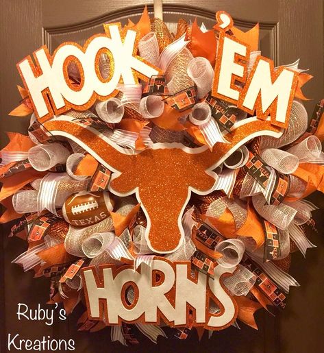 Texas Longhorns Christmas Tree, Texas Longhorn Christmas Tree, Ut Graduation Party Ideas Texas Longhorns, Longhorn Party Ideas, Texas Longhorn Wreath, Longhorn Party, Ut Wreath, College Wreaths, Football Wreaths