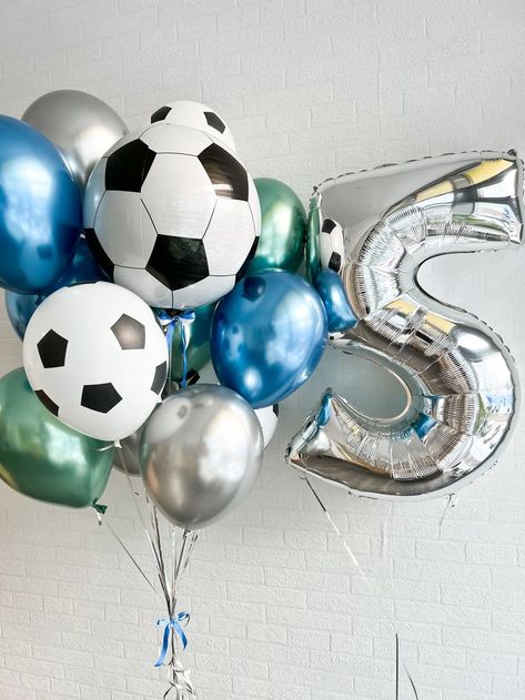 Soccer Theme Parties, Football Party Invitations, Soccer Birthday Parties, Balloon Garland Diy, Its A Boy Balloons, Football Birthday Party, Cactus Party, Soccer Birthday, Balloon Arrangements