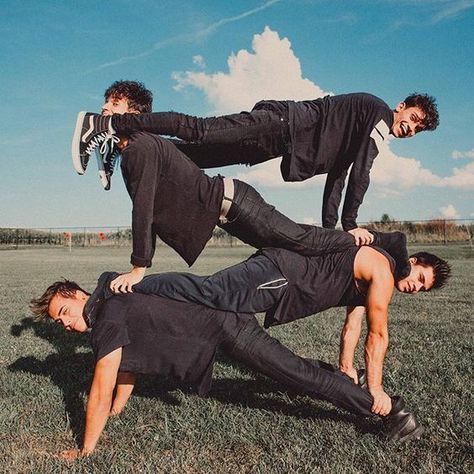 Funny Group Photos, The Dobre Twins, Dobre Twins, Marcus And Lucas, Lucas Dobre, Marcus Dobre, Dobre Brothers, Partner Yoga Poses, Bff Photography