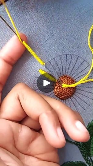 Sunflower Paper Embroidery, Sunflower Embroidery, Embroidery Lessons, Hand Embroidery Videos, Embroidery Videos, Sunflower Design, Quilt Sewing, Embroidery Stitches, Hand Embroidery