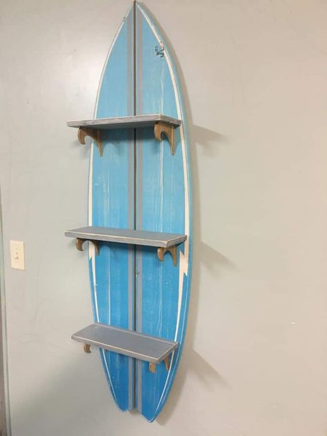 Room Ideas Surf Style, Surf Board Shelf, Beach Bedroom Wall Decor, Surf Board Mirror, Surfboard Headboard, Surfer Bathroom, Ocean Bedroom Aesthetic, Diy Surfboard Decor, Vintage Surf Decor