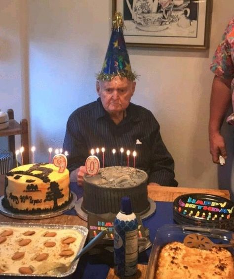 Heavy Rings, Grandpa Aesthetic, Happy Birthday Funny, Birthday Funny, Happy B Day, Funny Vid, Old People, Old Man, Birthday Photos