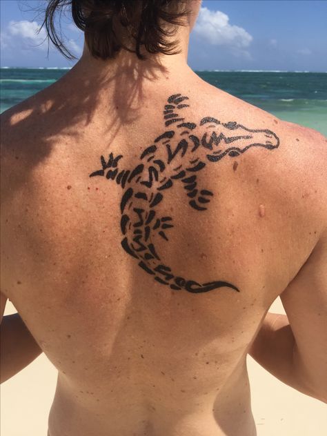 Crocodile Back Tattoo, Simple Gator Tattoo, Crocodile Tattoo Design, Gator Tattoo, Morgan Tattoo, Alligator Tattoo, Crocodile Tattoo, Matching Tats, Tattoo Henna