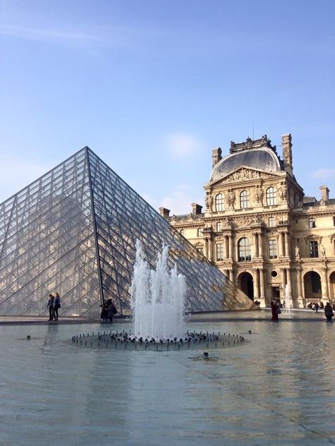 Louvre Architecture, Louvre Aesthetic, Paris Story, France Louvre, Europe By Train, Paris Country, Paris Francia, Paris Louvre, Le Louvre