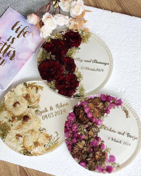 Preserve Wedding Flowers In Resin, Resin Flower Photo Frame, Flower Preserved In Resin, Resin Flower Preservation Ideas, Varmala Preservation Ideas, Floral Resin Art, Wedding Resin Art, Resin Products Ideas, Varmala Preserve In Resin