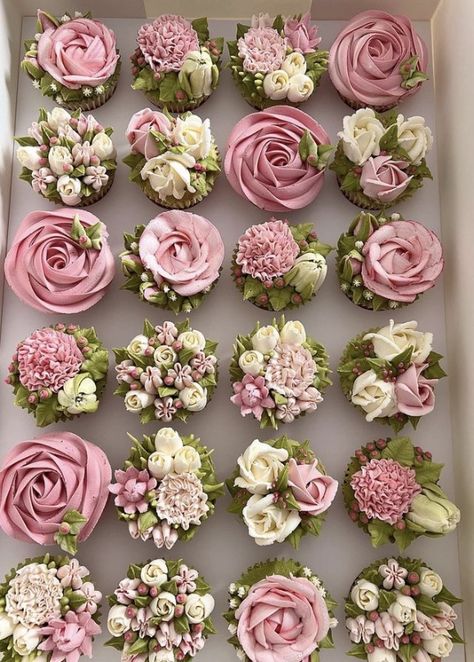 Floral Cupcake Design, Classy Cupcake Designs, Flower Cupcakes Aesthetic, Aesthetic Flower Cupcakes, Spring Wedding Cupcakes Ideas, Flower Theme Cupcakes, Pastel Floral Cupcakes, Buttercream Floral Cupcakes, Winter Flower Cupcakes