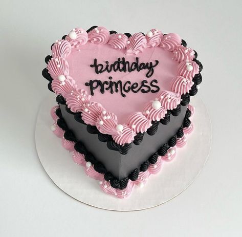 Black And Pink Heart Shaped Cake, Black Heart Birthday Cake With Glitter, 22 Year Old Birthday Cake, Pink And Black Heart Cake, Birthday Cake Black And Pink, Black And Pink Cake Birthdays, Pink And Black Birthday Theme, Pink And Black Cake Ideas, Pink And Black Party Theme