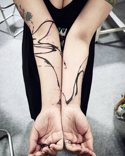 499 Likes, 17 Comments - N a M i K o (@namiko_moth22) on Instagram: “Travels... (done at Taipei tattoo art exhibition.) #nonstop #ink #connections #moveon #abstractpath…” Kintsugi Tattoo, Tattoo Abstract, Tattoo Over Scar, Abstract Tattoo Designs, Kunst Tattoos, Tattoo Forearm, Trash Polka, Line Tattoo, Abstract Tattoo