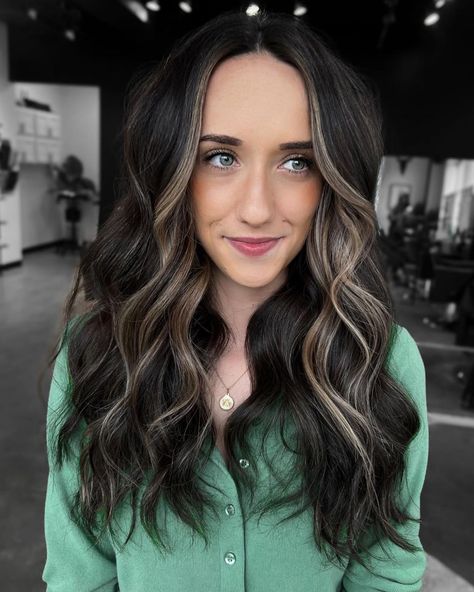 Face Framing Highlights, Dark Ombre Hair, Long Hair Highlights, Highlights For Dark Brown Hair, Blonde Highlights On Dark Hair, Framing Highlights, Highlights Ideas, Black Hair Balayage, Dark Brunette Hair