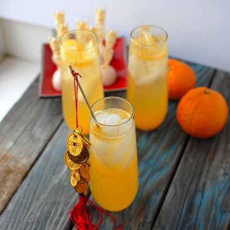 Celebrate the Chinese New Year with the 'Happy Dragon Cocktail' Dragon Cocktail, Ginger Drinks, Chinese New Year Ideas, Party Punches, New Year's Drinks, Happy Dragon, New Years Cocktails, Tangerine Juice, Chinese Dinner