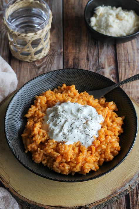 Risotto à la tomate et burrata - Recipes Fast Easy, Salty Foods, Sauce Tomate, Batch Cooking, Cooking Dinner, Diy Food Recipes, Veggie Recipes, Diy Food, Yummy Dinners