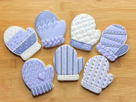 Sugar Cookie Mittens Decorating Ideas, Mitten Cookie Decorating Ideas, Decorated Mitten Cookies, Mitten Cookies Royal Icing, Mitten Sugar Cookies Decorated, Mitten Cookies Decorated, Mitten Sugar Cookies, Winter Cookies Decorated, Mitten Cookies