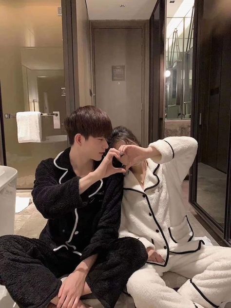 Korean Couple Photoshoot, Girl Friendship, Couple Pajamas, Cool Boy Image, Cute Couple Outfits, Couples Vibe, Ulzzang Couple, Couple Photoshoot Poses, Matching Couple Outfits