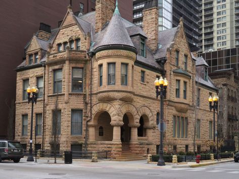 Gilded Age House Exterior, Gilded Age Mansions, Chicago Buildings, American Mansions, Chicago House, Famous Houses, Old Mansions, Chicago History, Historic Mansion