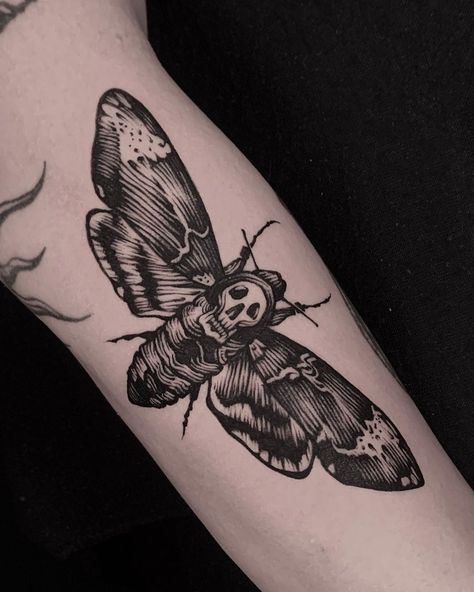 𝗦𝗨𝗕𝗕 𝗕𝗥𝗢𝗧𝗛𝗘𝗥 ❂ on Instagram: “✺ M O T H ✺ The Silence of the Lambs #mothtattoo . . . #art #artwork #tattoo #tattooist #tattooart #blackwork #blackworkerssubmission…” Silence Of The Lambs Moth, Silence Of The Lambs Tattoo, Moth Tattoo Meaning, Lamb Tattoo, Artwork Tattoo, Silence Of The Lambs, Tattoo For Son, Moth Tattoo, Spooky Tattoos