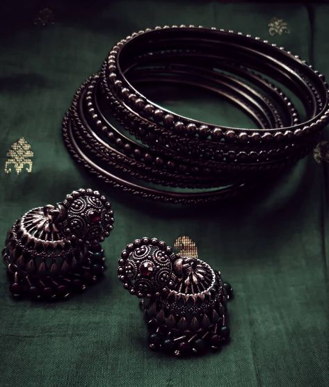 Black Bangles Aesthetic, Oxidised Jewellery Photography, Black Metal Bangles, Oxidised Bangles, Black Bangles, Trendy Silver Jewelry, Jewelry Product Shots, Creative Jewelry Photography, Oxidised Silver Jewelry