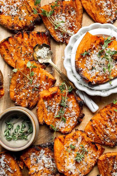 Smashed Sweet Potatoes Crispy Sweet Potato Recipes, Smashed Sweet Potato Recipes, December Recipes, Savory Sweet Potato Recipes, Small Thanksgiving, Smashed Sweet Potatoes, Garlic Mashed Cauliflower, Winter Meals, Sweet Potato Toast