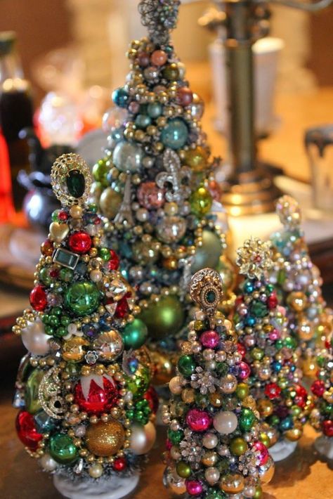 Vintage Christmas Tree Decorations, Jeweled Christmas Trees, Jeweled Christmas, Jewelry Christmas Tree, Small Christmas Trees, Miniature Christmas, Jewelry Tree, Vintage Christmas Tree, Noel Christmas