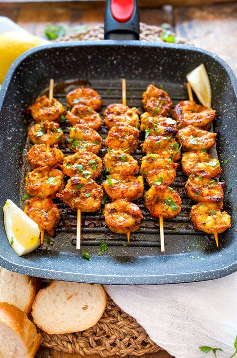 The BEST Shrimp Skewers in Just 10 Minutes! Quick & Easy Recipe Spanish Shrimp, Easy Grilled Shrimp Recipes, Prawn Skewers, Broiled Shrimp, Shrimp Skewer Recipes, Shrimp Kabobs, Shrimp Skewers, Kabob Recipes, Gluten Free Recipe