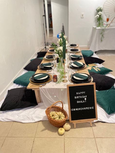 Indoor Picnic Ideas, Indoor Picnic Party, Indoor Picnic Date, Gold Wedding Reception Tables, Black Picnic, Picnic Indoor, Picnic Decor, Indoor Birthday Parties, Gold Wedding Reception