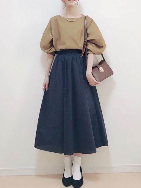 blue skirt Long Skirt Formal, Long Skirt Pattern, Long Chiffon Skirt, Long Skirt Casual, Long Skirt Fashion, Dress Modest, Elegant Skirt, Ulzzang Fashion, Mode Inspo