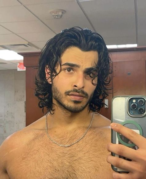 Indian Man Haircut, Latino Men Hairstyles, Handsome Mexican Men, Latino Haircut Men, Handsome Hispanic Men, Italian Hairstyles Men, Hero Hairstyles, Afro Latino Men, Guys With Facial Hair