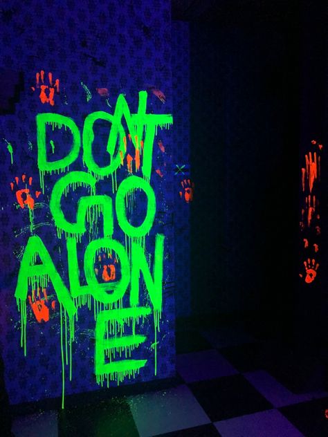 Blacklight Haunted House Ideas, Neon Game Aesthetic, Cyberpunk Theme Party, Neon Haunted House, Neon Clown Aesthetic, Neon Horror Aesthetic, 80s Aesthetic Neon, Neon Goth Aesthetic, Fluorescent Aesthetic