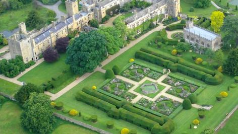 Blickling Hall: Army of wasps deployed to tackle moths inside British stately home | CNN Travel Denmark Castles, French Chateau Mansion, Beaux Arts Architecture, Castle Interior, Castle Gardens, History Of England, Estate Garden, Post Facebook, Castles Interior