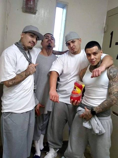 Cholo Tattoo, Hot Mexican Men, Hispanic Aesthetic, Men 90s, Chicano Love, Gang Culture, Estilo Cholo, Cholo Style, Latin Men