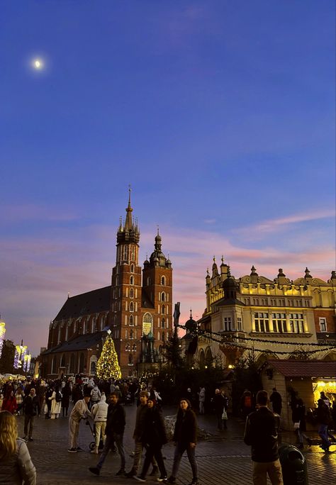 Krakow At Christmas, Krakow In Winter, Krakow Poland Christmas, Krakow Poland Winter, Krakow Poland Aesthetic, Cracow Aesthetic, Krakow Winter, Krakow Aesthetic, Christmas In Poland