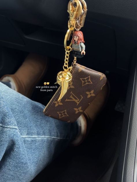 #passengerprincess #car #honda #whitekeychain #stanley #whitebow #whiteribbon #selfcare #cleangirl #productive #grateful #aesthetic #lifestyle #clean #vanillagirl #vanilla #coquette #richgirl #girl #coquette #selflove #cozy #cute #pretty #love Car Keychain Ideas, Everyday Bag Essentials, Girly Car Accessories, Purse Essentials, Girly Car, Car Essentials, Cute Car Accessories, Keychain Wallet, Girly Accessories