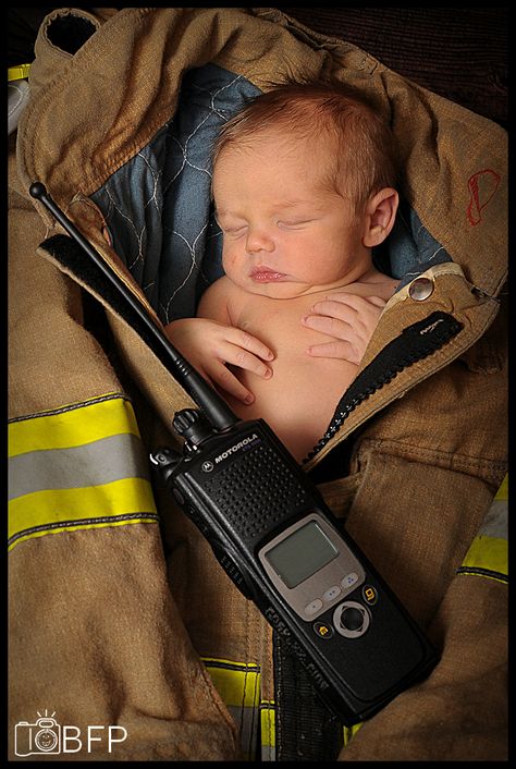 Newborn Firefighter, Firefighter Photography, Firefighter Pictures, Firefighter Baby, Foto Newborn, Police Uniform, 3 Picture, Baby Tank, Picture Inspiration