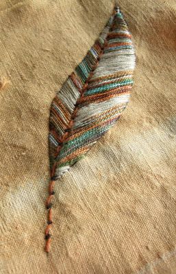 Embroidered Feathers, Feather Quilt, Feather Embroidery, Needlework Embroidery, Feather Art, Creation Couture, Crewel Embroidery, Needle Art, Art Textile