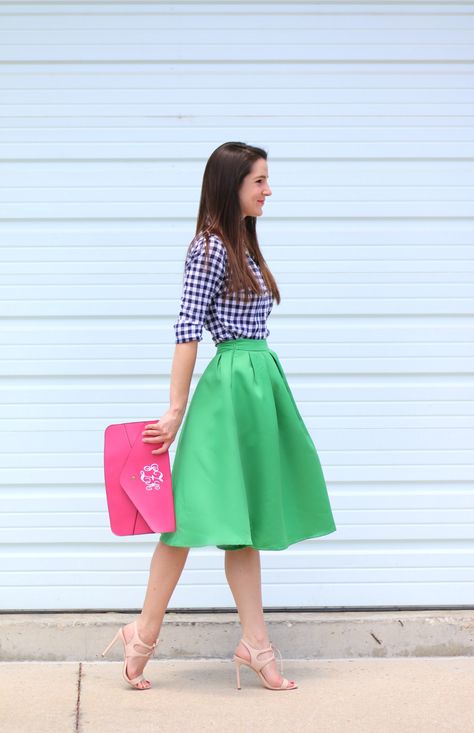 kelly green midi skirt, eating recovery day, green midi skirt. colorful work outfit, spring work outfit, stephanie ziajka, Diary of a Debutante Skirt Green Outfit, Green Skirt Outfits, Spring Skirt Outfits, Outfit Preppy, Green Midi Skirt, Trendy Skirts, Green Outfit, Green Skirt, Looks Style