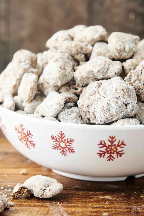 Cookie Butter Puppy Chow - Nut-Free Gingerbread Muddy Buddies Holiday Puppy Chow, Cinnamon Chex, Muddy Buddy, Puppy Chow Recipes, Muddy Buddies, Cookie Butter, Gingerbread Cake, No Bake Snacks, Puppy Chow