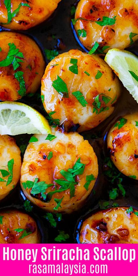 Scallops Dinner, Scallop Recipe, Honey Sriracha Sauce, Scallop Dishes, Coquille St Jacques, Rasa Malaysia, Shellfish Recipes, Scallop Recipes, Sriracha Sauce