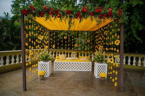 Haldi Terrace Decor, Haldi Decoration Ideas At Home Terrace, Haldi Decoration In Balcony, Terrace Haldi Decoration, Haldi Decor Minimal, Minimal Haldi Decor At Home, Haldi Decor Backdrop, Haldi Setup Decor On Terrace, Terrace Haldi Decor