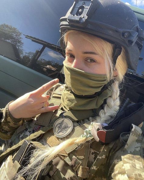 Soldier Images, Ukraine Women, Ukraine Girls, Video Call With Boyfriend Screen Photo, Female Pilot, Army Women, Military Girl, New Photo Download, Female Soldier