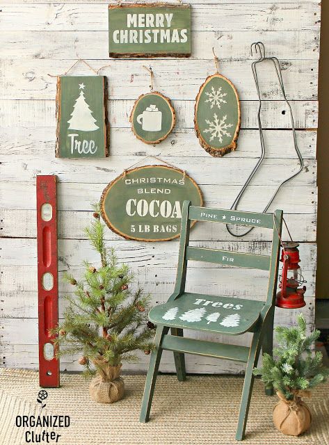 Christmas Decor Signs, Christmas Woodworking, Farmhouse Thrift Store Makeovers, Christmas Extravaganza, Organized Clutter, Christmas Signs Diy, Snowflake Stencil, Xmas Art, Christmas Crafts Diy Projects