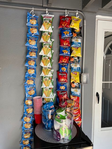 Chip Display Ideas, Concession Stand Display Ideas, Chips Display For Party, Chip Display For Party, Diy Party Snacks, Carnival Foods, Retail Store Layout, Football Fundraiser, Snack Display