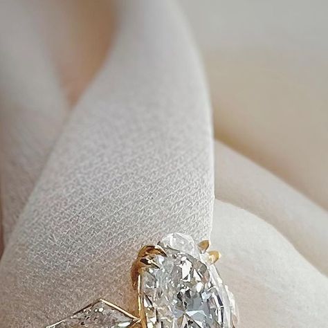 K A R I N A N O E L on Instagram: "✨When a design finds its perfect muse✨Congratulations Morgan & John! John proposed with a very elongated 2.50 carat oval-cut diamond with dramatic kite side stones in 18 karat yellow gold. Sublime 🌟!" Kite Side Stones, John John, Oval Cut Diamond, A Design, Oval Cut, A R, Muse, 50 %, Yellow Gold