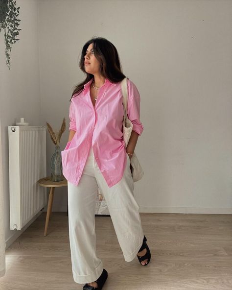 how to style bright coloured clothes Pink Button Down Outfit Woman, Light Pink Wide Leg Pants Outfit, Pink Shirt And White Jeans Outfit, Pink Shirt Summer Outfit, Pink Shirt Jeans Outfit, Light Pink Button Up Shirt Outfit, Pink Shirt Outfit Summer, Outfits With Pink Button Up Shirt, Light Pink Shirt Outfit Women