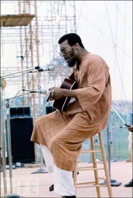 Richie Havens Opening Act At Woodstock August 15th 1969 ☮️ Woodstock Performers, Woodstock Photos, Woodstock Hippies, Richie Havens, Woodstock Music, Gil Scott Heron, Woodstock 1969, 1960s Music, Woodstock Festival