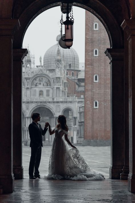 Venice Wedding Theme, Wedding Venice Italy, Milan Wedding Photography, Venice Italy Elopement, Venetian Wedding Theme, Wedding In Venice, Venice Wedding Photography, Venice Elopement, Carnival Wedding Theme