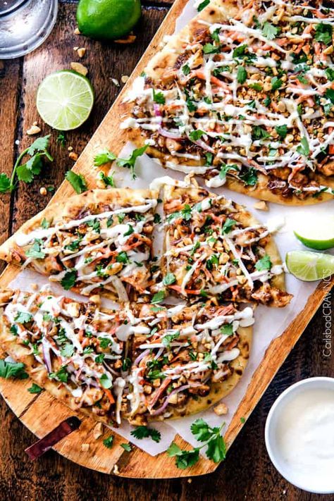 Thai Chicken Flatbread, Thai Chicken Pizza, Chicken Flatbread Pizza, Avocado Pizza, Naan Pizza Recipes, Naan Flatbread, Prosciutto Pizza, Chicken Flatbread, Naan Pizza