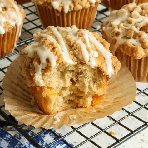 Moist Peach Muffins with Crumb Topping Peach Muffins With Crumb Topping, Peach Muffin, Peach Quick Bread, Peach Muffin Recipes, Homemade Tomato Paste, Peach Bread, Small Town Woman, Peach Muffins, Breakfast Muffin