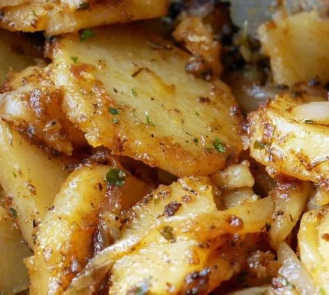 Easy To Make Skillet Potatoes And Onions Stove Top Breakfast Potatoes, Breakfast Potatoes Russet, Smothered Breakfast Potatoes, Best Breakfast Potatoes Skillet, Sliced Breakfast Potatoes, Potato And Onion Recipes Ovens, Breakfast Fried Potatoes, Fried Breakfast Potatoes Skillet, Seasoned Potatoes On Stove