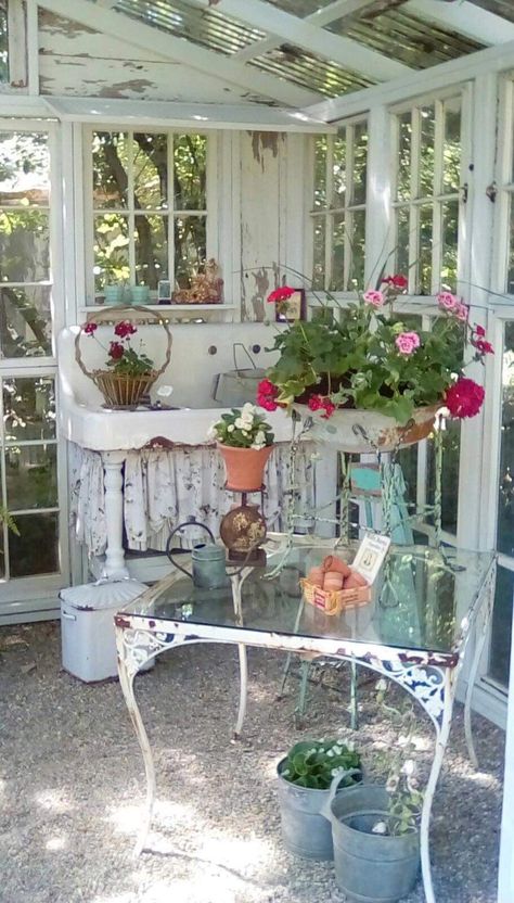 Cottage Garden Sheds, Shabby Chic Garden, Cottage Garden Design, Backyard Greenhouse, Greenhouse Ideas, Green Houses, Backyard Sheds, Vintage Garden Decor, Potting Sheds