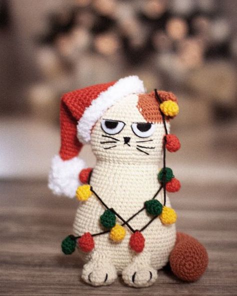 Christmas Kitty Crochet, Cat Christmas Sweater Crochet Pattern, Christmas Cat Crochet Pattern, Crochet Cat Christmas Ornament, Funny Crochet Animals, Christmas Crochet Toys, Christmas Cat Crochet, Crochet Christmas Toys, Crochet Cat Christmas